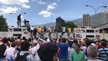 Diputados de Primero Justicia intentaron saltar barrera de l...