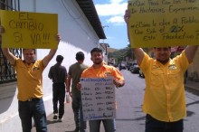 Equipo de Primero Justicia Tinaquillo de frente en la calle