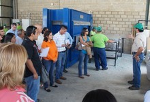 Karin Salanova presente en la inauguración de planta de reci...