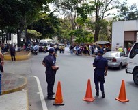 Familiares de detenidos en Policía de Miranda exigieron tras...