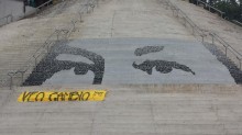 Desde las escaleras de El Calvario los jóvenes justicieros e...