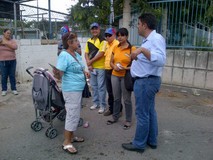 José Luis Vallenilla realiza #casaxcasa en barrio 11 de abri...