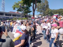 Primero Justicia: “Con la dolarización del salario y un camb...